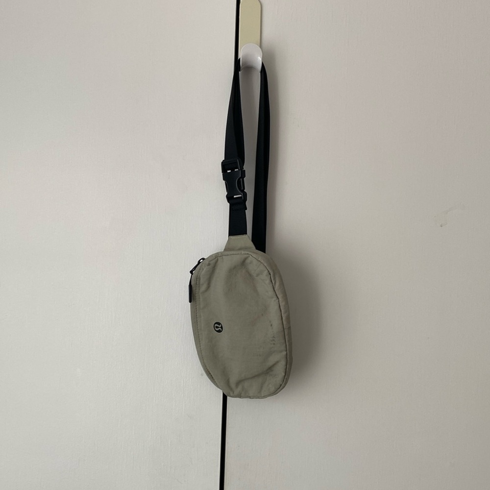 LULULEMON / Belt Bag